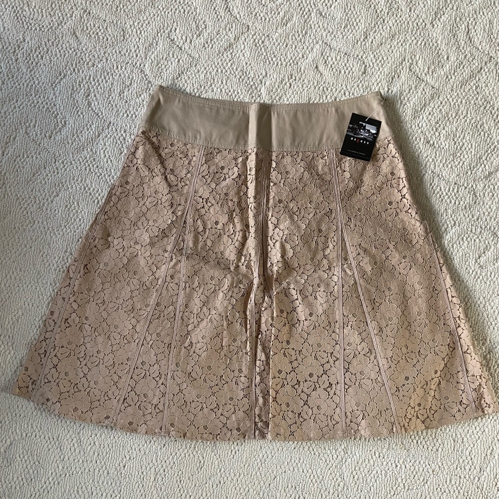 NWT Woman’s Dolly Style Skirt. Size 12